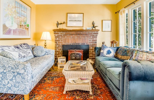 Nordland Cottage | Dog-friendly waterfront home with private hot tub, views & wood stove