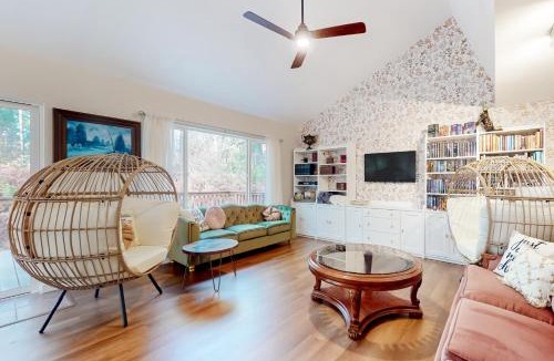 Anderson Island House | Dogwood Place
