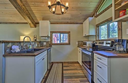 Donnelly House | Donnelly Cabin w/Fire Pit: 5 Mi to Boat & Ski!