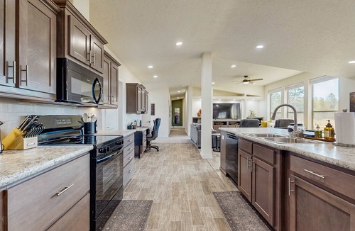 Fir Grove Estates Cabin | Donnelly Home, Hot Tub, AC, Fire Pit,Extra Parking