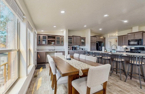 Fir Grove Estates Cabin | Donnelly Home, Hot Tub, AC, Fire Pit,Extra Parking