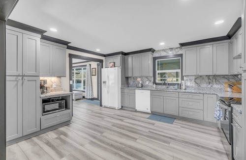 Murfreesboro House | Double Diamond Rentals - Luxe Retreat/4bd-Pool-Golf
