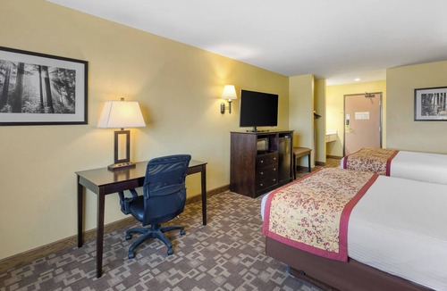 Blackfoot Hotel | Double Queen Family Room | Complimentary Hot Breakfast & Indoor Heated Pool