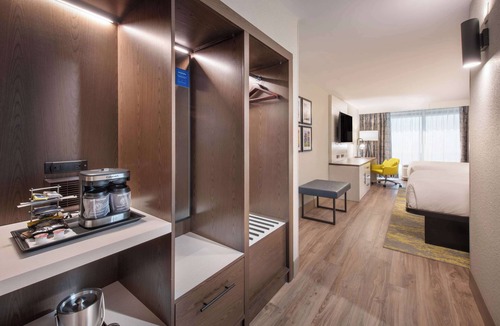 Cranbury Hotel | Doubletree by Hilton Monroe Township Cranbury