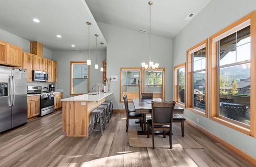 Dover Bay Condo | Dover Bay Beauty w/Balcony
