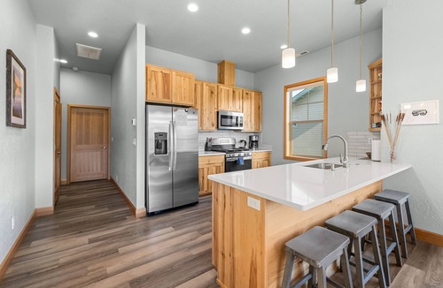 Dover Bay Condo | Dover Bay Beauty w/Balcony