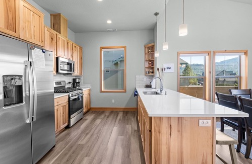 Dover Bay Condo | Dover Bay Beauty w/Balcony