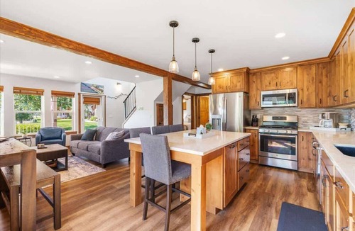 Dover Bay House | Dover Bay Retreat | Near Lake | Sleeps 10