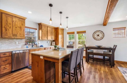Dover Bay House | Dover Bay Retreat | Near Lake | Sleeps 10