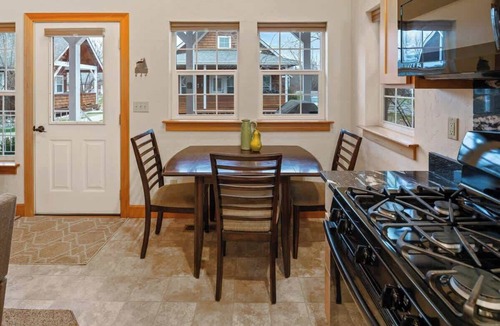 Dover Bay House | Dover Bungalow | Pet Friendly | BBQ | Marina