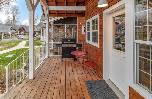 Dover Bay House | Dover Bungalow | Pet Friendly | BBQ | Marina