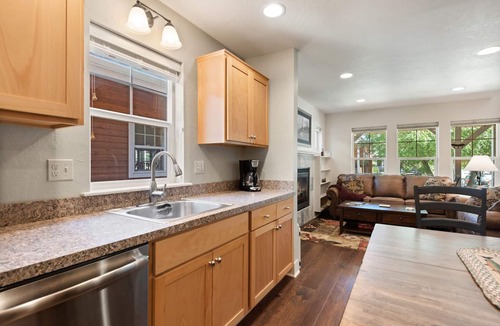 Dover Bay House | Dover Dreamin' - 3 Bedroom 3 Bath Parkside Bungalow