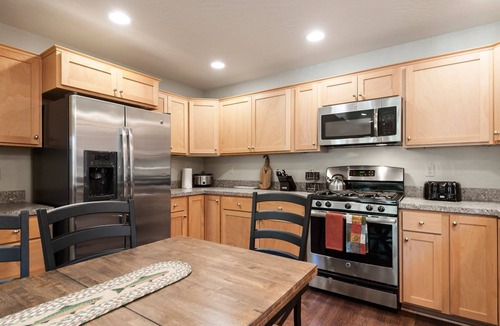 Dover Bay House | Dover Dreamin' - 3 Bedroom 3 Bath Parkside Bungalow