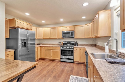 Dover Bay House | Dover Dreamin’ – Lake Life starts here! 3BD, 3BA Retreat, Steps from the Water