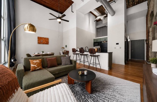 Downtown St. Louis Apartment | Downtown-Adjacent Escape w/ Rooftop + Gym