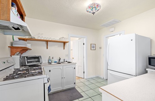 Ashland House | Downtown Ashland House - Walk to Plaza and OSF!