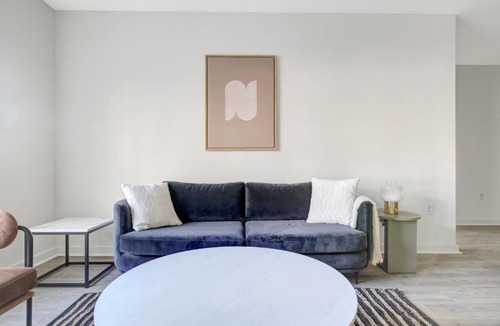 West Bellevue Apartment | Downtown Bellevue 2BR w WD Storage nr Shops SEA-221