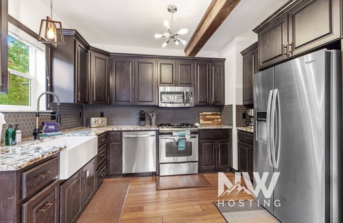 Coeur d'Alene House | Downtown CDA Retreat – Hot Tub, Deck, & Walk to Lake!