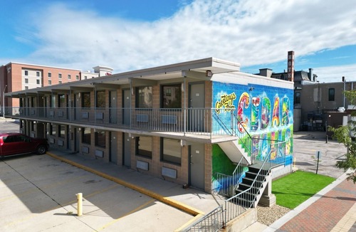 Cedar Falls Apartment | Downtown CF Studio - Free Gated Parking! 516