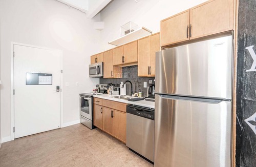 Central Business District Apartment | Downtown Cincinnati 2BR | Walk to Reds & Casino