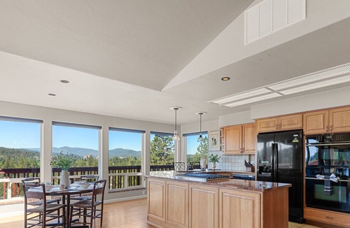 Coeur d'Alene House | Downtown Close Lake View with Tesla Charging
