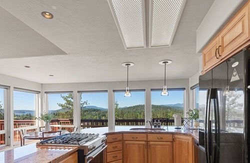 Coeur d'Alene House | Downtown Close Lake View with Tesla Charging