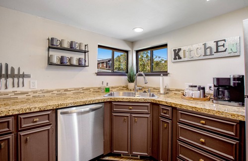 Gig Harbor Cottage | Downtown cottage with yard, deck, grill, sunroom, & WiFi - walk to town