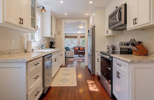 Cody House | Downtown Farmhouse- Near historic downtown Cody, Pet Friendly, Family Home
