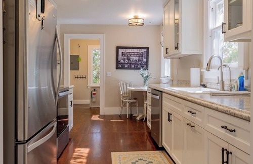 Cody House | Downtown Farmhouse- Near historic downtown Cody, Pet Friendly, Family Home