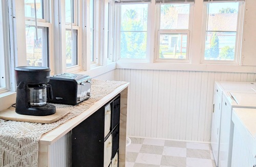 Hagerman House | Downtown Hagerman Hot Springs Getaway