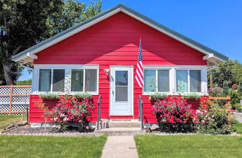Hagerman House | Downtown Hagerman Hot Springs Getaway