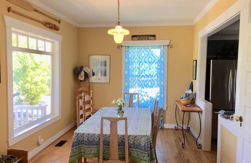 Hood River House | Downtown Hood River View Bungalow with HOT TUB, WIFI, A/C