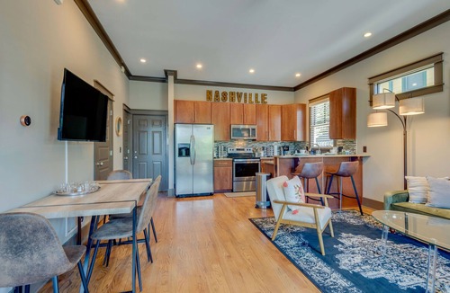 Hope Gardens House | Downtown house! Sleeps 10!