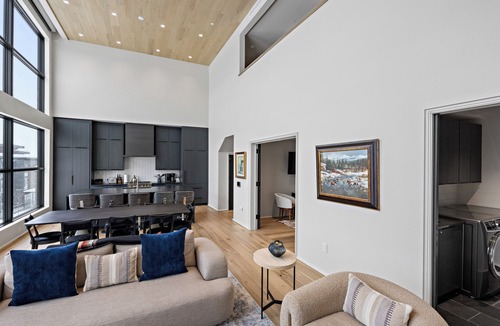Jackson Condo | Downtown Jackson Luxury Retreat w/Hot Tub, Fireplace & Views