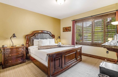 Jackson Hotel | Downtown Jackson - Single King Room
