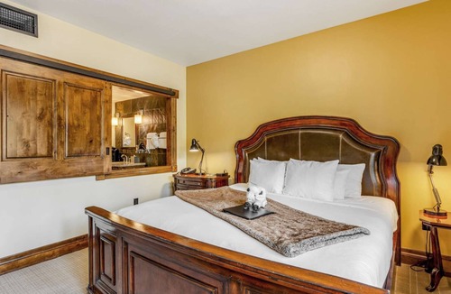 Jackson Hotel | Downtown Jackson - Single King Room