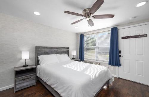 Kimmswick House | Downtown Kimmswick Room~Renovated~Prime Location