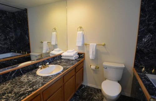 McCall House | Downtown Lakeview Villa Townhome by Casago McCall - Donerightmanagement