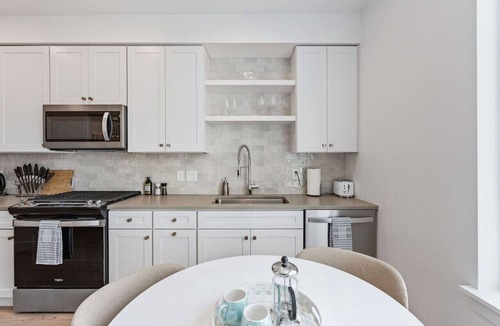 Downtown Salt Lake City Apartment | Downtown Luxury 1BD- Pool/Spa/Bowl/Golf/Gym/Parkng