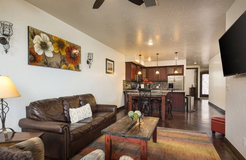 Moab Condo | Downtown Moab | Private Hot Tub | Bike Storage | Pet Friendly | Easy Parking