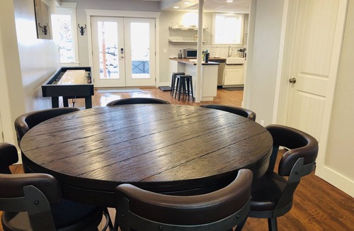 Moscow Apartment | Downtown Moscow Private Downstairs Apartment Sleeps 6.