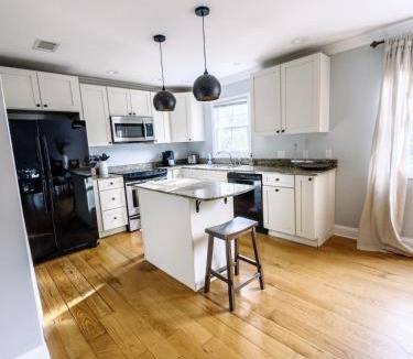 Biloxi House | Downtown Ocean Springs 2 bedroom 2 and half bath with garage