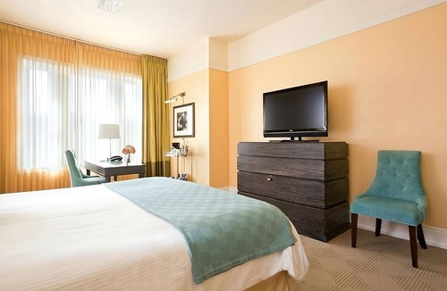 Goose Hollow Hotel | Downtown Retreat | Pet Friendly | Close to Powell's City of Books - 0.4 mi