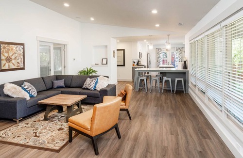 Old Bend House | DOWNTOWN RIVERFRONT HOME WITH RIVER ACCESS, BEST LOCATION, 2 PRIMARY BDRMS