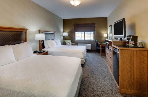 Sioux City Hotel | Downtown Sioux City | 2 Queen, Sofa Sleeper | Near 3rd St Attractions
