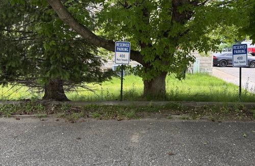 Frankfort Apartment | Downtown Studio - steps to restaurants, shops and beach