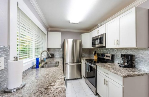 Hilltop House | DOWNTOWN TACOMA HOUSE OF GRAY #4