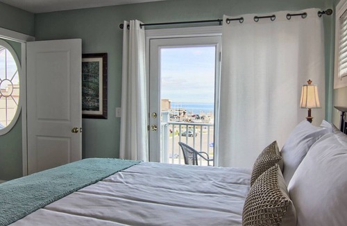 Traverse City Condo | Downtown Traverse City condo with view of West Bay.