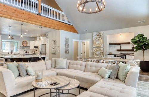 Oregon Water Wonderland House | Dream on the Deschutes River with private sauna game room & massage chairs