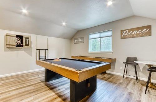 Oregon Water Wonderland House | Dream on the Deschutes River with private sauna game room & massage chairs